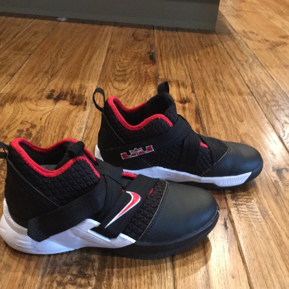 Boys Nike basketball shoes